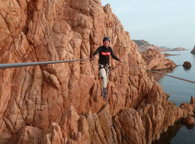 Ferrata a la orilla del mar